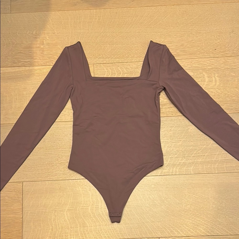 Aritzia Women’s long sleeve square neck bodysuit